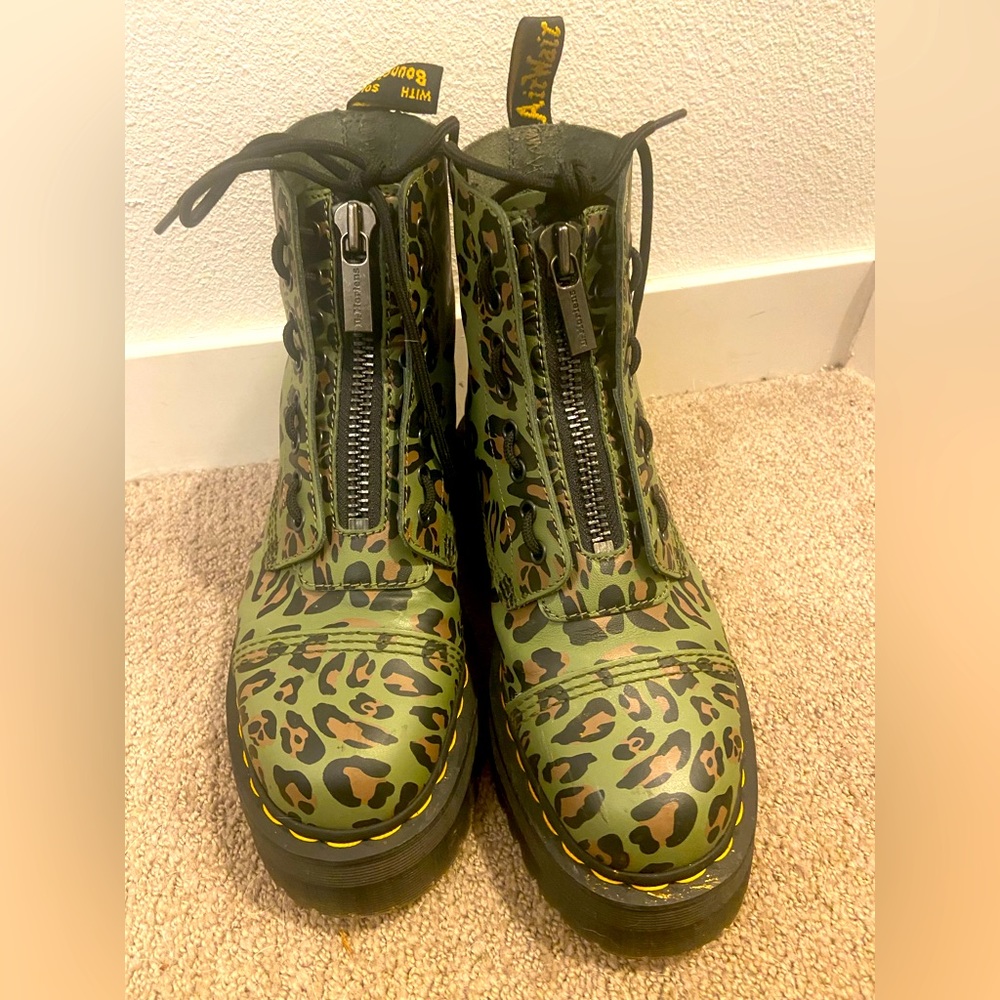 NWOT Platform Dr.Marten’s leopard boots Womens 9